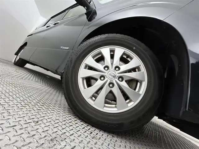 日産 セレナ ハイウェイスター Vセレクション 道央・札幌 2017(平29)年 6.3万km ダイヤモンドブラック ・4WD/・全方位カメラ/・フリップダウンモニター/・純正メモリナビ/・ＢＴ＆ＣＤ＆ＤＶＤ＆フルセグＴＶ/・衝突軽減ブレーキ/・横滑り防止機能/・前後障害物センサー/・スマートキー＆プッシュスタート/・両側パワースライド/・ＥＴＣ/・インテリジェントルームミラー/・プロパイロット/・アダプティブクルーズコントロール/・パーキングアシスト/・電動パーキングブレーキ/・ブレーキオートホールド/・純正フロアマット/・オートライト/・Wエアコン