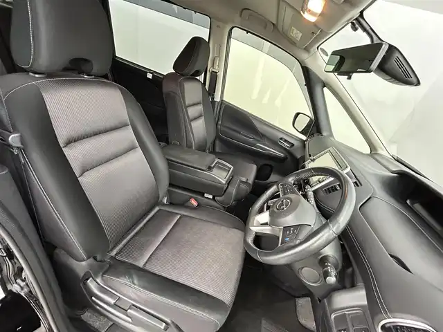 日産 セレナ ハイウェイスター Vセレクション 道央・札幌 2017(平29)年 6.3万km ダイヤモンドブラック ・4WD/・全方位カメラ/・フリップダウンモニター/・純正メモリナビ/・ＢＴ＆ＣＤ＆ＤＶＤ＆フルセグＴＶ/・衝突軽減ブレーキ/・横滑り防止機能/・前後障害物センサー/・スマートキー＆プッシュスタート/・両側パワースライド/・ＥＴＣ/・インテリジェントルームミラー/・プロパイロット/・アダプティブクルーズコントロール/・パーキングアシスト/・電動パーキングブレーキ/・ブレーキオートホールド/・純正フロアマット/・オートライト/・Wエアコン