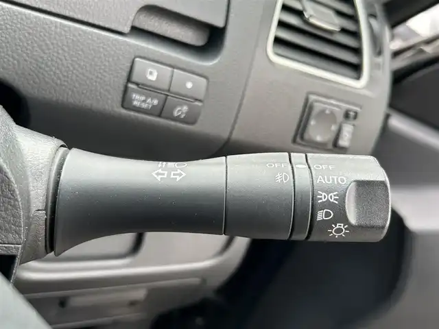 日産 セレナ HWS S HV Vセレ +SeftyⅡ 京都府 2015(平27)年 8.2万km ダイヤモンドブラック (株)IDOMが運営する【じしゃロン伏見店】の自社ローン専用車両になりますこちらは現金またはオートローンご利用時の価格です。自社ローンご希望の方は別途その旨お申付け下さい/純正ナビ　/両側パワースライドドア/ETC/３６０°カメラ　/ＤＴＶ　/クルーズコントロール　/BT AUX DVD CD　/純正１６インチＡＷ