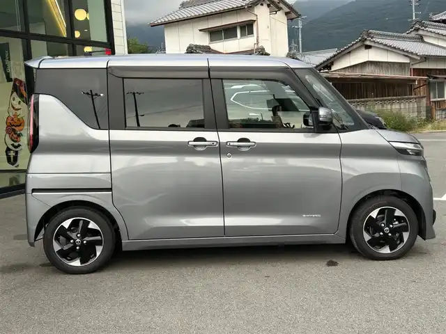 日産 ルークス ハイウェイスター X 愛媛県 2023(令5)年 0.6万km チタニウムグレーメタリック carrozzeria9型ナビ(AM/FM/CD/DVD/フルセグTV)/全周囲カメラ/両側電動スライドドア/左側ハンズフリースライド/インテリジェントセーフティ/アイドリングストップ/前後ドライブレコーダー/クリアランスソナー/電格ミラー/後席サンシェイド/ステアリングリモコン/純正ドアバイザー/LEDヘッドライト/ETC/現状サマー(純正AW)(155/65/R14)/YOKOHAMA BluEarth FE AE30