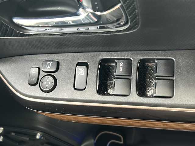 スズキ クロスビー HYBRID MZ 山形県 2024(令6)年 0.3万km キャラバンアイボリーパールメタリック/ホワイト 2トーンルーフ ワンオーナー/4WD/デュアルカメラブレーキサポート/レーダークルーズコントロール/コナーセンサー/全方位カメラ/社外SDナビ/（Bluetooth/CD/DVD/フルセグ)/ハーフレザーシート/LEDオートライト/オートマチックハイビーム/フォグランプ/前後ドライブレコーダー/デジタルインナーミラー/ステアリングスイッチ/パドルシフト/メーカーオプション多数/社外マフラー/純正AW/純正フロアマット/電動格納ミラー/スマートキー×2/ドアバイザー