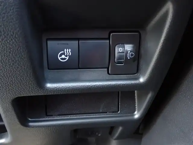 スズキ スペーシア カスタム HYBRID XS ターボ 千葉県 2025(令7)年 0.1千km ピュアホワイトパール/ブラック2トーン 【届出済未使用車】/純正ナビ/・フルセグTV/・全方位カメラ/・Bluetooth/・FM/AMラジオ/LEDヘッドライト/LEDフォグランプ/パワーモード/ヘッドアップディスプレイ/スズキセーティサポート/両側パワースライドドア/ハーフレザーシート/シートヒーター/純正15インチAW/アダプティブクルーズコントロール/プッシュスタート/スマートキー2本/プレミアムUV/IRカットガラス/サイド/カーテンエアバッグ/保証書/取扱説明書