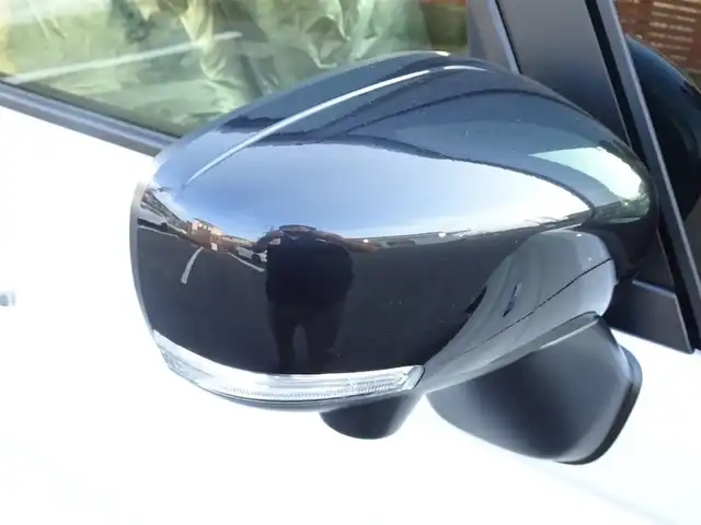 スズキ スペーシア カスタム HYBRID XS ターボ 千葉県 2025(令7)年 0.1千km ピュアホワイトパール/ブラック2トーン 【届出済未使用車】/純正ナビ/・フルセグTV/・全方位カメラ/・Bluetooth/・FM/AMラジオ/LEDヘッドライト/LEDフォグランプ/パワーモード/ヘッドアップディスプレイ/スズキセーティサポート/両側パワースライドドア/ハーフレザーシート/シートヒーター/純正15インチAW/アダプティブクルーズコントロール/プッシュスタート/スマートキー2本/プレミアムUV/IRカットガラス/サイド/カーテンエアバッグ/保証書/取扱説明書