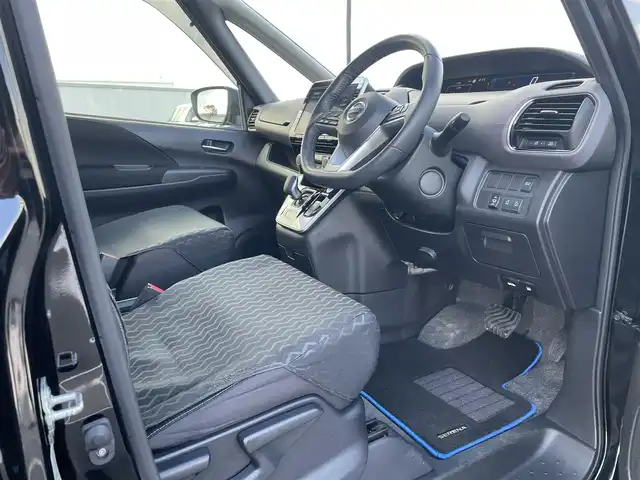 日産 セレナ e－パワー ハイウェイスター V 鳥取県 2020(令2)年 4万km 黒 純正１０型ナビ／ＴＶ／ＤＶＤ／ＣＤ／ＢＴ/アラウンドビューモニター/フリップダウン/ドライブレコーダー・ビルトインＥＴＣ/セーフティパックＢ/エマージェンシーブレーキ/プロパイロット/レーンキープアシスト/両側パワースライドドア/ＬＥＤライト/フォグライト/前後クリアランスソナー/全席シートカバー/電動パーキングブレーキ/プッシュエンジンスタート/純正１５インチアルミホイール/フロアマット