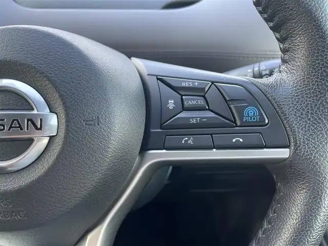 日産 セレナ e－パワー ハイウェイスター V 鳥取県 2020(令2)年 4万km 黒 純正１０型ナビ／ＴＶ／ＤＶＤ／ＣＤ／ＢＴ/アラウンドビューモニター/フリップダウン/ドライブレコーダー・ビルトインＥＴＣ/セーフティパックＢ/エマージェンシーブレーキ/プロパイロット/レーンキープアシスト/両側パワースライドドア/ＬＥＤライト/フォグライト/前後クリアランスソナー/全席シートカバー/電動パーキングブレーキ/プッシュエンジンスタート/純正１５インチアルミホイール/フロアマット