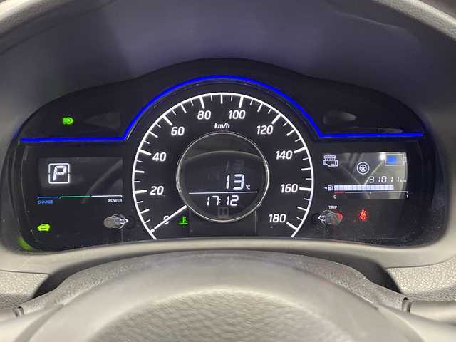 日産 ノート e－パワー B 栃木県 2018(平30)年 3.1万km ブリリアントシルバー SDナビ/（CD/フルセグTV）/全方位カメラ/コーナーセンサー/ETC/禁煙車/デジタルインナーミラー/オートライト/横滑り防止機能/スマートキー/プッシュスタート/電動格納ミラー/フロアマット