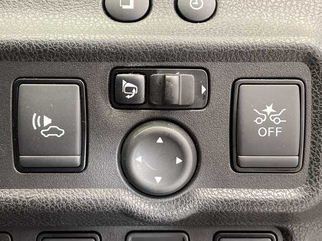 日産 ノート e－パワー B 栃木県 2018(平30)年 3.1万km ブリリアントシルバー SDナビ/（CD/フルセグTV）/全方位カメラ/コーナーセンサー/ETC/禁煙車/デジタルインナーミラー/オートライト/横滑り防止機能/スマートキー/プッシュスタート/電動格納ミラー/フロアマット