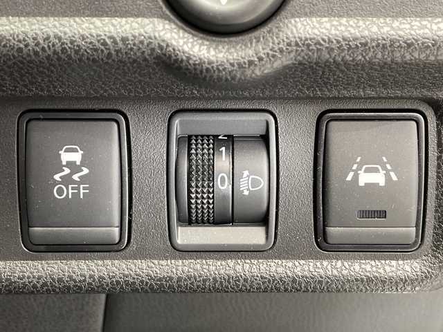 日産 ノート e－パワー B 栃木県 2018(平30)年 3.1万km ブリリアントシルバー SDナビ/（CD/フルセグTV）/全方位カメラ/コーナーセンサー/ETC/禁煙車/デジタルインナーミラー/オートライト/横滑り防止機能/スマートキー/プッシュスタート/電動格納ミラー/フロアマット