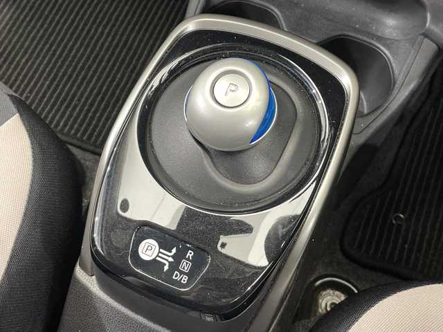日産 ノート e－パワー B 栃木県 2018(平30)年 3.1万km ブリリアントシルバー SDナビ/（CD/フルセグTV）/全方位カメラ/コーナーセンサー/ETC/禁煙車/デジタルインナーミラー/オートライト/横滑り防止機能/スマートキー/プッシュスタート/電動格納ミラー/フロアマット