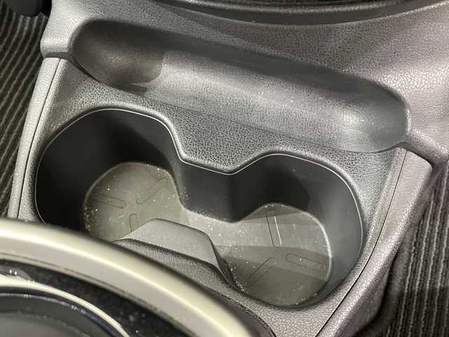 日産 ノート e－パワー B 栃木県 2018(平30)年 3.1万km ブリリアントシルバー SDナビ/（CD/フルセグTV）/全方位カメラ/コーナーセンサー/ETC/禁煙車/デジタルインナーミラー/オートライト/横滑り防止機能/スマートキー/プッシュスタート/電動格納ミラー/フロアマット