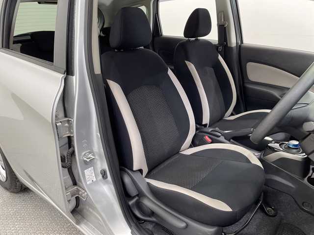 日産 ノート e－パワー B 栃木県 2018(平30)年 3.1万km ブリリアントシルバー SDナビ/（CD/フルセグTV）/全方位カメラ/コーナーセンサー/ETC/禁煙車/デジタルインナーミラー/オートライト/横滑り防止機能/スマートキー/プッシュスタート/電動格納ミラー/フロアマット