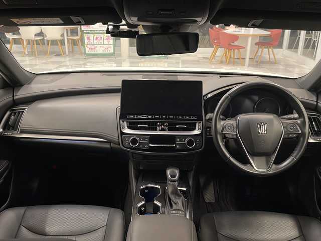 トヨタ クラウン ハイブリッド RS アドバンス 岐阜県 2022(令4)年 5.5万km プレシャスホワイトパール 純正ナビ/・フルセグテレビ/全方位カメラ/フロントスポイラー/ヘッドアップディスプレイ/BSM/デジタルインナーミラー/Bluetooth/CD/DVD/BD/USB/Miracast/D＋N席シートヒーター・エアシート/ベンチレーター/レーダークルーズコントロール/パドルシフト/メモリーシート/ETC2.0/前後ドライブレコーダー/イージークローザー(トランク)/オートマチックハイビーム/トヨタセーフティセンス/・リヤクロストラフィックアラート/・リヤカメラディテクション/・ロードサインアシスト/・クリアランスソナー/・プリクラッシュセーフティ/・レーンキープアシスト/・パーキングアシスト/LEDヘッドライト/ブレーキホールド/電動パーキング/純正フロアマット/革巻きステアリング/オートリトラ/オートライト/アンチブレーキシステム/横滑り防止装置/盗難防止システム/衝突被害軽減システム/スマートキー/プッシュスタート