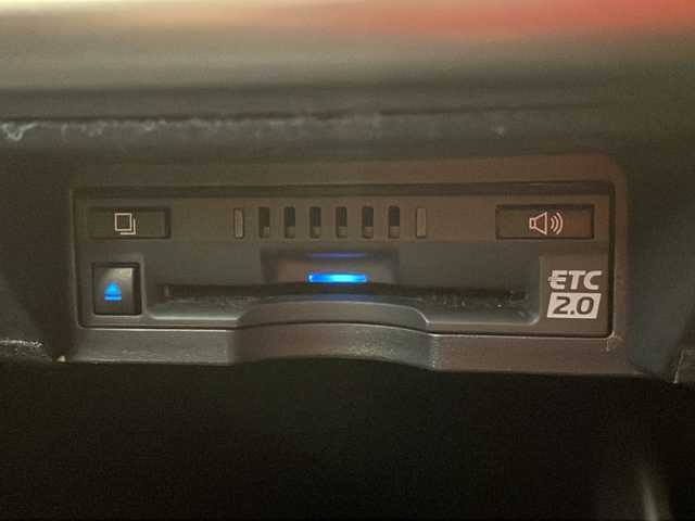 トヨタ クラウン ハイブリッド RS アドバンス 岐阜県 2022(令4)年 5.5万km プレシャスホワイトパール 純正ナビ/・フルセグテレビ/全方位カメラ/フロントスポイラー/ヘッドアップディスプレイ/BSM/デジタルインナーミラー/Bluetooth/CD/DVD/BD/USB/Miracast/D＋N席シートヒーター・エアシート/ベンチレーター/レーダークルーズコントロール/パドルシフト/メモリーシート/ETC2.0/前後ドライブレコーダー/イージークローザー(トランク)/オートマチックハイビーム/トヨタセーフティセンス/・リヤクロストラフィックアラート/・リヤカメラディテクション/・ロードサインアシスト/・クリアランスソナー/・プリクラッシュセーフティ/・レーンキープアシスト/・パーキングアシスト/LEDヘッドライト/ブレーキホールド/電動パーキング/純正フロアマット/革巻きステアリング/オートリトラ/オートライト/アンチブレーキシステム/横滑り防止装置/盗難防止システム/衝突被害軽減システム/スマートキー/プッシュスタート