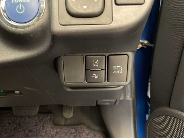 トヨタ アクア クロスオーバー 宮崎県 2018(平30)年 5.5万km コバルトブルーメタリック Toyota Safety Sense/〇プリクラシュセーフティ/〇レーンディパーチャーアラート/〇オートマチックハイビーム/〇パーキングサポートブレーキ/〇クリアランスソナー/〇先行車発進/純正7インチSDナビ/フルセグTV/CD/DVD/Bluetooth/バックカメラ/ハーフレザーシート/純正16インチAW/ビルトインETC/ルーフレール/前後ドライブレコーダー