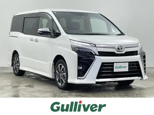トヨタ ヴォクシー ZS 煌Ⅲ 千葉県 2021(令3)年 1.6万km ホワイトパールクリスタルシャイン 禁煙車/ワンオーナー/トヨタセーフティセンス/・レーンディパーチャーアラート/・プリクラッシュセーフティブレーキ/・クリアランスソナー/・クルーズコントロール/両側パワースライドドア/純正9インチメモリナビ/・型番：NSZT-Y68T/・CD/DVD/Bluetooth/フルセグTV/・バックカメラ/・ビルトインETC2.0/革巻きステアリング/・ステアリングスイッチ/ハーフレザーシート/MT付きAT/左右独立エアコン/純正フロアマット/純正16インチAW/オートライト/・オートマチックハイビーム/・LEDヘッドライト/・LEDフォグランプ