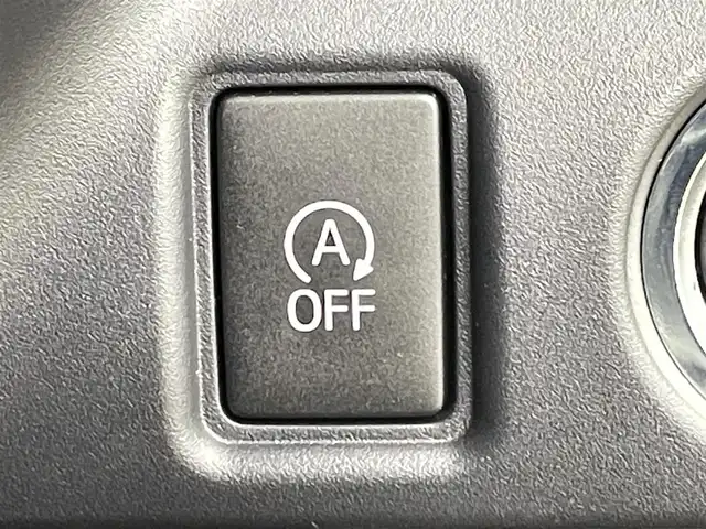 トヨタ ヴォクシー ZS 煌Ⅲ 千葉県 2021(令3)年 1.6万km ホワイトパールクリスタルシャイン 禁煙車/ワンオーナー/トヨタセーフティセンス/・レーンディパーチャーアラート/・プリクラッシュセーフティブレーキ/・クリアランスソナー/・クルーズコントロール/両側パワースライドドア/純正9インチメモリナビ/・型番：NSZT-Y68T/・CD/DVD/Bluetooth/フルセグTV/・バックカメラ/・ビルトインETC2.0/革巻きステアリング/・ステアリングスイッチ/ハーフレザーシート/MT付きAT/左右独立エアコン/純正フロアマット/純正16インチAW/オートライト/・オートマチックハイビーム/・LEDヘッドライト/・LEDフォグランプ