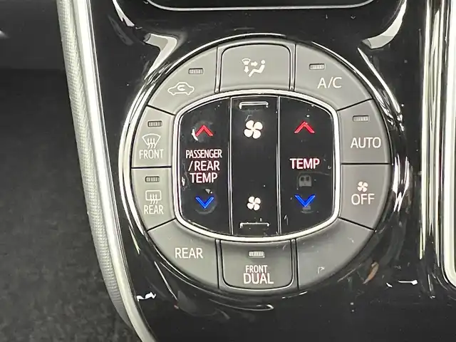 トヨタ ヴォクシー ZS 煌Ⅲ 千葉県 2021(令3)年 1.6万km ホワイトパールクリスタルシャイン 禁煙車/ワンオーナー/トヨタセーフティセンス/・レーンディパーチャーアラート/・プリクラッシュセーフティブレーキ/・クリアランスソナー/・クルーズコントロール/両側パワースライドドア/純正9インチメモリナビ/・型番：NSZT-Y68T/・CD/DVD/Bluetooth/フルセグTV/・バックカメラ/・ビルトインETC2.0/革巻きステアリング/・ステアリングスイッチ/ハーフレザーシート/MT付きAT/左右独立エアコン/純正フロアマット/純正16インチAW/オートライト/・オートマチックハイビーム/・LEDヘッドライト/・LEDフォグランプ