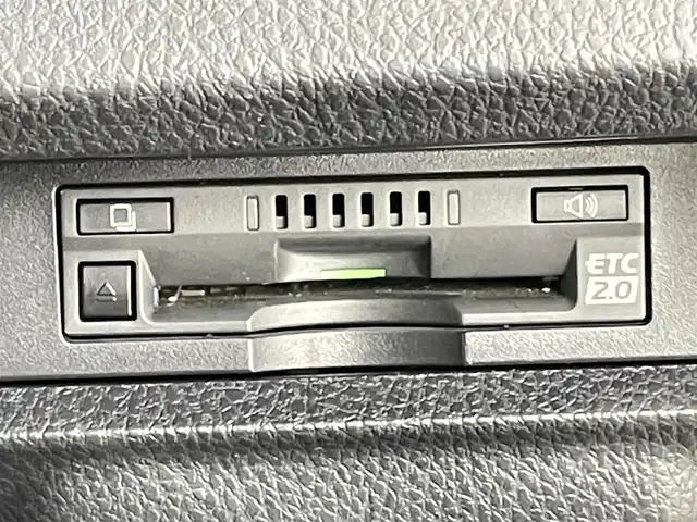 トヨタ ヴォクシー ZS 煌Ⅲ 千葉県 2021(令3)年 1.6万km ホワイトパールクリスタルシャイン 禁煙車/ワンオーナー/トヨタセーフティセンス/・レーンディパーチャーアラート/・プリクラッシュセーフティブレーキ/・クリアランスソナー/・クルーズコントロール/両側パワースライドドア/純正9インチメモリナビ/・型番：NSZT-Y68T/・CD/DVD/Bluetooth/フルセグTV/・バックカメラ/・ビルトインETC2.0/革巻きステアリング/・ステアリングスイッチ/ハーフレザーシート/MT付きAT/左右独立エアコン/純正フロアマット/純正16インチAW/オートライト/・オートマチックハイビーム/・LEDヘッドライト/・LEDフォグランプ