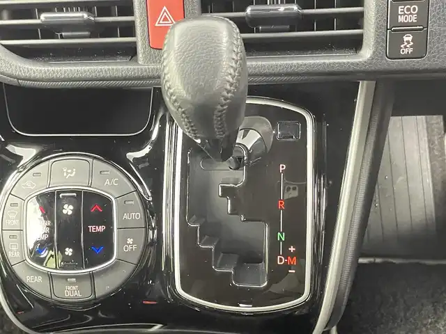 トヨタ ヴォクシー ZS 煌Ⅲ 千葉県 2021(令3)年 1.6万km ホワイトパールクリスタルシャイン 禁煙車/ワンオーナー/トヨタセーフティセンス/・レーンディパーチャーアラート/・プリクラッシュセーフティブレーキ/・クリアランスソナー/・クルーズコントロール/両側パワースライドドア/純正9インチメモリナビ/・型番：NSZT-Y68T/・CD/DVD/Bluetooth/フルセグTV/・バックカメラ/・ビルトインETC2.0/革巻きステアリング/・ステアリングスイッチ/ハーフレザーシート/MT付きAT/左右独立エアコン/純正フロアマット/純正16インチAW/オートライト/・オートマチックハイビーム/・LEDヘッドライト/・LEDフォグランプ