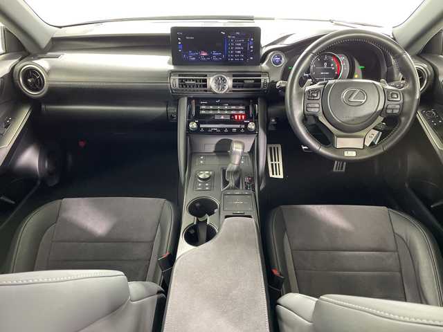 レクサス ＩＳ 300h Fスポーツ モードブラックS 佐賀県 2022(令4)年 2.9万km グラファイトブラックガラスフレーク 純正10.3インチナビ/フルセグTV/CD/DVD/Bluetooth/全方位カメラ/サンルーフ/衝突被害軽減システム/レーダークルーズコントロール/レーンアシスト/ブラインドスポットモニター/先行車発進告知機能/ロードサインアシスト/パーキングサポートブレーキ/オートライト/オートマチックハイビーム/LEDヘッドライト/電子パーキング/ブレーキホールド/横滑り防止装置/オートワイパー/前後ドライブレコーダー/ビルトインETC2.0/運転席・助手席シートヒータ/運転席・助手席エアシート/運転席・助手席パワーシート/ハーフレザーシート/ISOFIX対応シート/パドルシフト/純正フロアマット/純正19インチアルミホイール/スマートキー