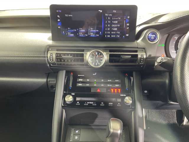 レクサス ＩＳ 300h Fスポーツ モードブラックS 佐賀県 2022(令4)年 2.9万km グラファイトブラックガラスフレーク 純正10.3インチナビ/フルセグTV/CD/DVD/Bluetooth/全方位カメラ/サンルーフ/衝突被害軽減システム/レーダークルーズコントロール/レーンアシスト/ブラインドスポットモニター/先行車発進告知機能/ロードサインアシスト/パーキングサポートブレーキ/オートライト/オートマチックハイビーム/LEDヘッドライト/電子パーキング/ブレーキホールド/横滑り防止装置/オートワイパー/前後ドライブレコーダー/ビルトインETC2.0/運転席・助手席シートヒータ/運転席・助手席エアシート/運転席・助手席パワーシート/ハーフレザーシート/ISOFIX対応シート/パドルシフト/純正フロアマット/純正19インチアルミホイール/スマートキー