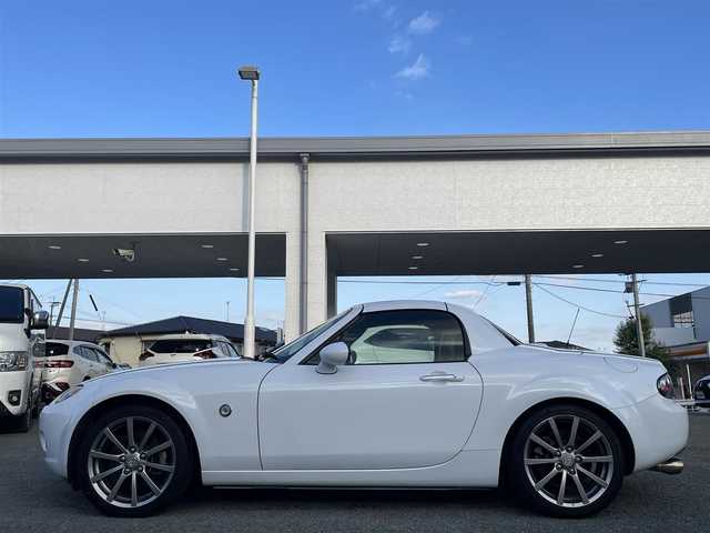 マツダ ロードスター RS RHT 熊本県 2008(平20)年 12.6万km パール 異色全塗装：グレー→パール/【元色カラーコード32S】/6MT/オートエグゼ製マフラー/純正BOSEシステム/【CD/AM/FM】/ETC/プレミアムパッケージ/茶革シート/シートヒーター/本革ステアリング/純正17インチアルミホイール/HIDヘッドライト/フォグライト/スマートキー/スペアキー/純正フロアマット