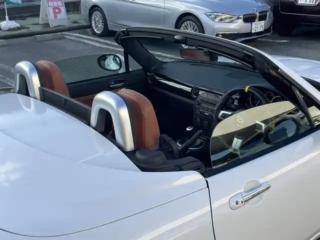 マツダ ロードスター RS RHT 熊本県 2008(平20)年 12.6万km パール 異色全塗装：グレー→パール/【元色カラーコード32S】/6MT/オートエグゼ製マフラー/純正BOSEシステム/【CD/AM/FM】/ETC/プレミアムパッケージ/茶革シート/シートヒーター/本革ステアリング/純正17インチアルミホイール/HIDヘッドライト/フォグライト/スマートキー/スペアキー/純正フロアマット