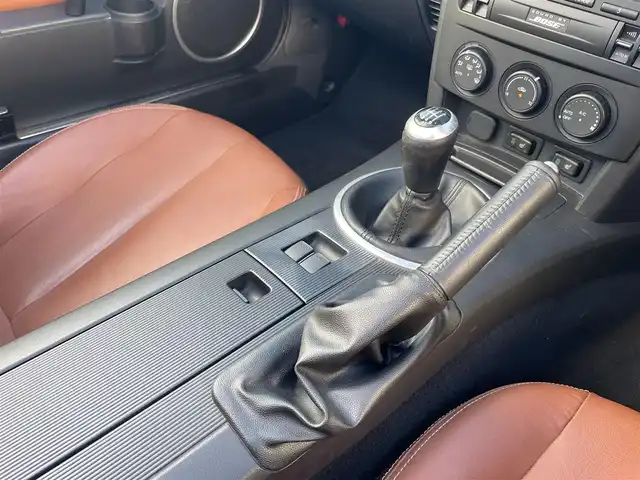 マツダ ロードスター RS RHT 熊本県 2008(平20)年 12.6万km パール 異色全塗装：グレー→パール/【元色カラーコード32S】/6MT/オートエグゼ製マフラー/純正BOSEシステム/【CD/AM/FM】/ETC/プレミアムパッケージ/茶革シート/シートヒーター/本革ステアリング/純正17インチアルミホイール/HIDヘッドライト/フォグライト/スマートキー/スペアキー/純正フロアマット