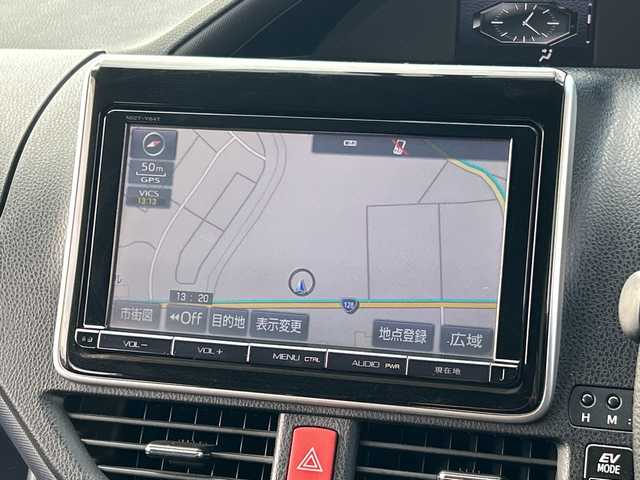 トヨタ ノア ハイブリッド X ディライトプラス 千葉県 2015(平27)年 9.9万km ブラック ナビNSZT-Y64T　リアフリップダウンモニター　バックカメラ　ビルトインETC　両側パワースライドドア　TRC　オートライト　HID　スマートキー　プッシュスタート　純正15インチアルミホイール