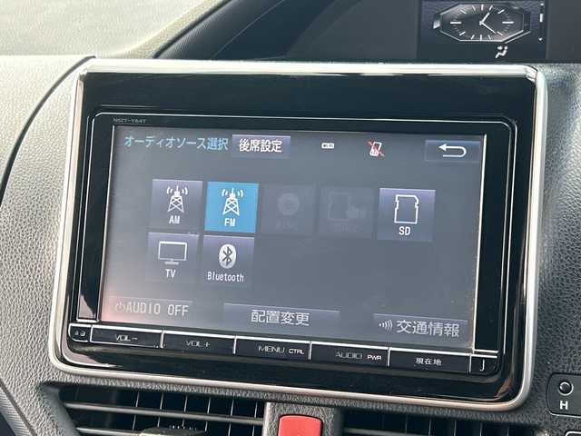 トヨタ ノア ハイブリッド X ディライトプラス 千葉県 2015(平27)年 9.9万km ブラック ナビNSZT-Y64T　リアフリップダウンモニター　バックカメラ　ビルトインETC　両側パワースライドドア　TRC　オートライト　HID　スマートキー　プッシュスタート　純正15インチアルミホイール