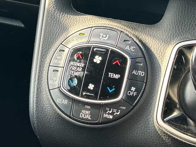 トヨタ ノア ハイブリッド X ディライトプラス 千葉県 2015(平27)年 9.9万km ブラック ナビNSZT-Y64T　リアフリップダウンモニター　バックカメラ　ビルトインETC　両側パワースライドドア　TRC　オートライト　HID　スマートキー　プッシュスタート　純正15インチアルミホイール