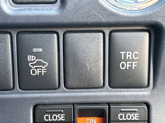 トヨタ ノア ハイブリッド X ディライトプラス 千葉県 2015(平27)年 9.9万km ブラック ナビNSZT-Y64T　リアフリップダウンモニター　バックカメラ　ビルトインETC　両側パワースライドドア　TRC　オートライト　HID　スマートキー　プッシュスタート　純正15インチアルミホイール