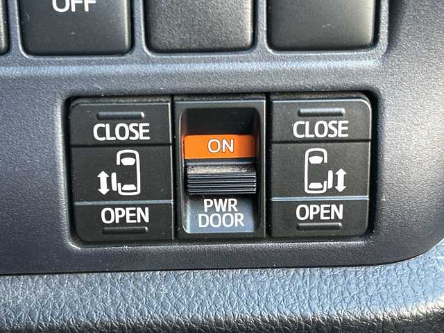 トヨタ ノア ハイブリッド X ディライトプラス 千葉県 2015(平27)年 9.9万km ブラック ナビNSZT-Y64T　リアフリップダウンモニター　バックカメラ　ビルトインETC　両側パワースライドドア　TRC　オートライト　HID　スマートキー　プッシュスタート　純正15インチアルミホイール