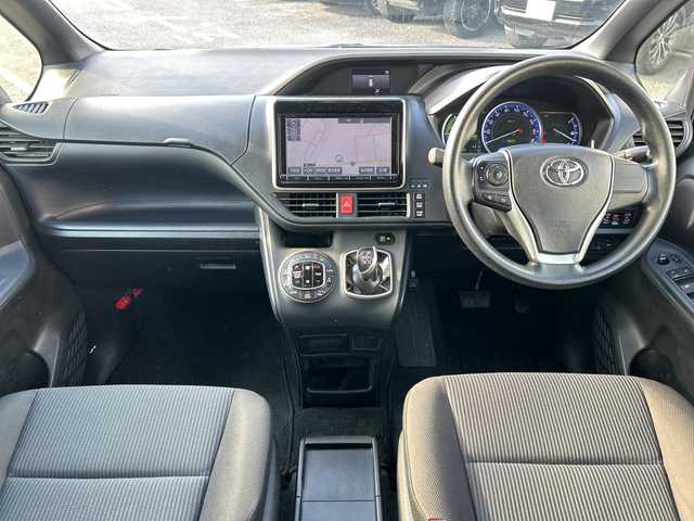 トヨタ ノア ハイブリッド X ディライトプラス 千葉県 2015(平27)年 9.9万km ブラック ナビNSZT-Y64T　リアフリップダウンモニター　バックカメラ　ビルトインETC　両側パワースライドドア　TRC　オートライト　HID　スマートキー　プッシュスタート　純正15インチアルミホイール