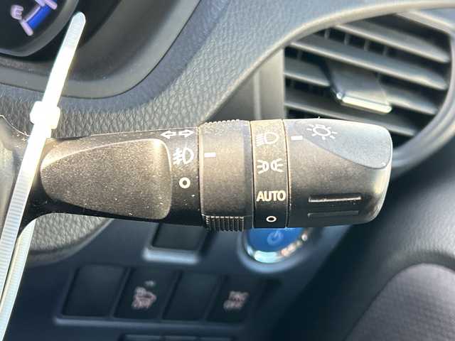 トヨタ ノア ハイブリッド X ディライトプラス 千葉県 2015(平27)年 9.9万km ブラック ナビNSZT-Y64T　リアフリップダウンモニター　バックカメラ　ビルトインETC　両側パワースライドドア　TRC　オートライト　HID　スマートキー　プッシュスタート　純正15インチアルミホイール