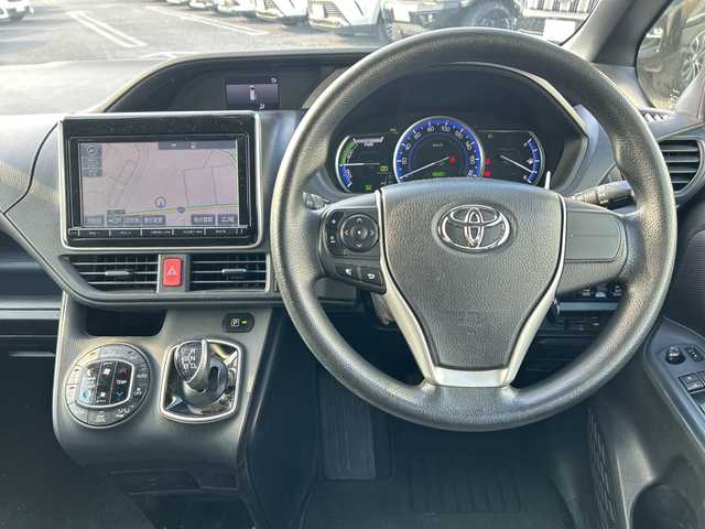 トヨタ ノア ハイブリッド X ディライトプラス 千葉県 2015(平27)年 9.9万km ブラック ナビNSZT-Y64T　リアフリップダウンモニター　バックカメラ　ビルトインETC　両側パワースライドドア　TRC　オートライト　HID　スマートキー　プッシュスタート　純正15インチアルミホイール