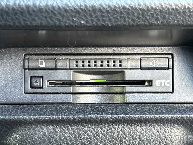 トヨタ ノア ハイブリッド X ディライトプラス 千葉県 2015(平27)年 9.9万km ブラック ナビNSZT-Y64T　リアフリップダウンモニター　バックカメラ　ビルトインETC　両側パワースライドドア　TRC　オートライト　HID　スマートキー　プッシュスタート　純正15インチアルミホイール