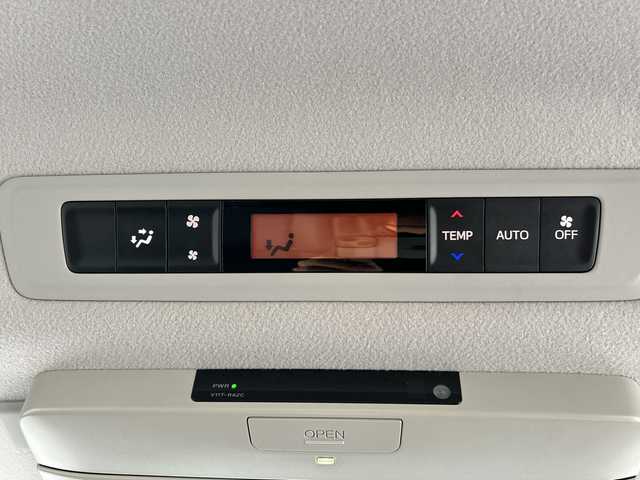 トヨタ ノア ハイブリッド X ディライトプラス 千葉県 2015(平27)年 9.9万km ブラック ナビNSZT-Y64T　リアフリップダウンモニター　バックカメラ　ビルトインETC　両側パワースライドドア　TRC　オートライト　HID　スマートキー　プッシュスタート　純正15インチアルミホイール