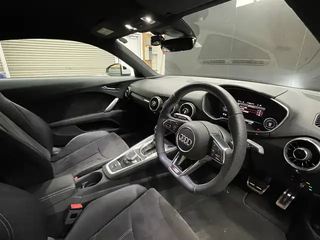 アウディ ＴＴクーペ 2．0TFSI クワトロ SラインP 群馬県 2018(平30)年 4.9万km 白 Sラインパッケージ/マトリクスLED/バーチャルコックピット/黒ハーフレザーシート /純正ナビ/バックカメラ/パワーシート /スマートキー/18インチAW