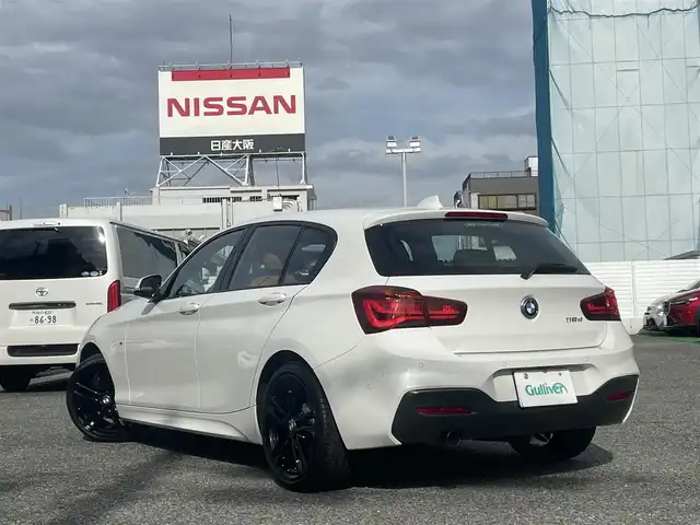 ＢＭＷ １１８ｄ Mスポーツ エディションシャドー 兵庫県 2017(平29)年 6万km アルピンホワイトⅢ ・ブラウンレザーシート/・純正HDDナビ/・CD/DVD/BT/・バックカメラ/・ステアリングリモコン/・純正18インチAW/・コンフォートアクセス/・アイドリングストップ/・コーナーセンサー/・オートLEDヘッドランプ/・LEDフォグランプ/・アダプティブクルーズコントロール/・インテリジェントセーフティ（衝突軽減ブレーキ）/・車線逸脱警報/・ドライブレコーダー