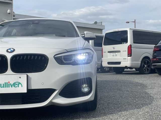 ＢＭＷ １１８ｄ Mスポーツ エディションシャドー 兵庫県 2017(平29)年 6万km アルピンホワイトⅢ ・ブラウンレザーシート/・純正HDDナビ/・CD/DVD/BT/・バックカメラ/・ステアリングリモコン/・純正18インチAW/・コンフォートアクセス/・アイドリングストップ/・コーナーセンサー/・オートLEDヘッドランプ/・LEDフォグランプ/・アダプティブクルーズコントロール/・インテリジェントセーフティ（衝突軽減ブレーキ）/・車線逸脱警報/・ドライブレコーダー