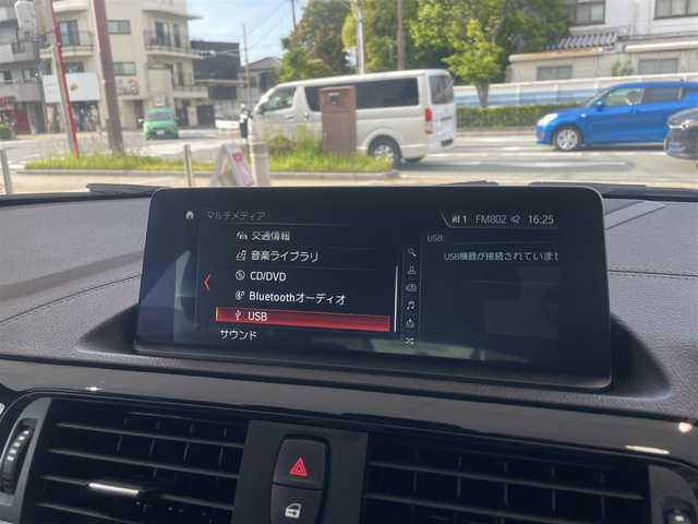 ＢＭＷ １１８ｄ Mスポーツ エディションシャドー 兵庫県 2017(平29)年 6万km アルピンホワイトⅢ ・ブラウンレザーシート/・純正HDDナビ/・CD/DVD/BT/・バックカメラ/・ステアリングリモコン/・純正18インチAW/・コンフォートアクセス/・アイドリングストップ/・コーナーセンサー/・オートLEDヘッドランプ/・LEDフォグランプ/・アダプティブクルーズコントロール/・インテリジェントセーフティ（衝突軽減ブレーキ）/・車線逸脱警報/・ドライブレコーダー