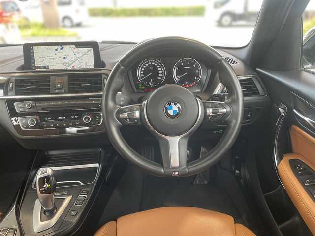 ＢＭＷ １１８ｄ Mスポーツ エディションシャドー 兵庫県 2017(平29)年 6万km アルピンホワイトⅢ ・ブラウンレザーシート/・純正HDDナビ/・CD/DVD/BT/・バックカメラ/・ステアリングリモコン/・純正18インチAW/・コンフォートアクセス/・アイドリングストップ/・コーナーセンサー/・オートLEDヘッドランプ/・LEDフォグランプ/・アダプティブクルーズコントロール/・インテリジェントセーフティ（衝突軽減ブレーキ）/・車線逸脱警報/・ドライブレコーダー