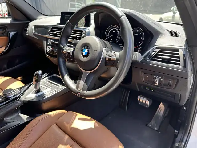 ＢＭＷ １１８ｄ Mスポーツ エディションシャドー 福島県 2017(平29)年 6万km アルピンホワイトⅢ 純正ナビ(CD/DVD/BT/USB)/バックカメラ/ミラー一体型ETC/ブラウンレザーシート/シートヒーター/アダプティブクルーズコントロール/ステアリングスイッチ/純正18AW/ドライブレコーダー/コンフォートアクセス/コーナーセンサー/インテリジェントセーフティ/レーンアシスト/LEDヘッドライト/純正フロアマット/取扱説明書/保証書/スペアキー