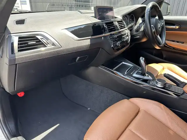 ＢＭＷ １１８ｄ Mスポーツ エディションシャドー 福島県 2017(平29)年 6万km アルピンホワイトⅢ 純正ナビ(CD/DVD/BT/USB)/バックカメラ/ミラー一体型ETC/ブラウンレザーシート/シートヒーター/アダプティブクルーズコントロール/ステアリングスイッチ/純正18AW/ドライブレコーダー/コンフォートアクセス/コーナーセンサー/インテリジェントセーフティ/レーンアシスト/LEDヘッドライト/純正フロアマット/取扱説明書/保証書/スペアキー