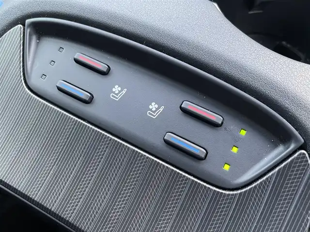 トヨタ ハリアー Z レザーパッケージ 佐賀県 2020(令2)年 2.7万km ブラック ワンオーナー/12.3インチディスプレイオーディオ/・ナビ/AM/FM/USB/BT/Miracast/AUX/・フルセグTV/・バックカメラ/JBLサウンドシステム/デジタルインナーミラー/ブラインドスポットモニター/黒革シート/前席エアーシート/シートヒーター/前席パワーシート(運転席メモリー付き)/ハンドルヒーター/パワーバックドア/ETC2.0/HUD/電動パーキングブレーキ/オートホールド機能/LEDヘッドライト/スマートキー×2/純正フロアマット/新車保証書/取扱説明書/トヨタセーフティーセンス/・プリクラッシュセーフティー/・レーントレーシングアシスト/・レーンディパーチャーアラート/・レーダークルーズコントロール