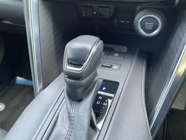 トヨタ ハリアー Z レザーパッケージ 佐賀県 2020(令2)年 2.7万km ブラック ワンオーナー/12.3インチディスプレイオーディオ/・ナビ/AM/FM/USB/BT/Miracast/AUX/・フルセグTV/・バックカメラ/JBLサウンドシステム/デジタルインナーミラー/ブラインドスポットモニター/黒革シート/前席エアーシート/シートヒーター/前席パワーシート(運転席メモリー付き)/ハンドルヒーター/パワーバックドア/ETC2.0/HUD/電動パーキングブレーキ/オートホールド機能/LEDヘッドライト/スマートキー×2/純正フロアマット/新車保証書/取扱説明書/トヨタセーフティーセンス/・プリクラッシュセーフティー/・レーントレーシングアシスト/・レーンディパーチャーアラート/・レーダークルーズコントロール