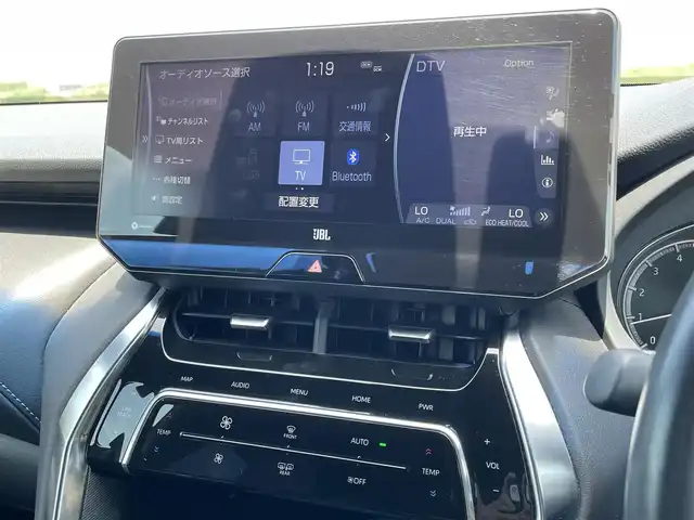 トヨタ ハリアー Z レザーパッケージ 佐賀県 2020(令2)年 2.7万km ブラック ワンオーナー/12.3インチディスプレイオーディオ/・ナビ/AM/FM/USB/BT/Miracast/AUX/・フルセグTV/・バックカメラ/JBLサウンドシステム/デジタルインナーミラー/ブラインドスポットモニター/黒革シート/前席エアーシート/シートヒーター/前席パワーシート(運転席メモリー付き)/ハンドルヒーター/パワーバックドア/ETC2.0/HUD/電動パーキングブレーキ/オートホールド機能/LEDヘッドライト/スマートキー×2/純正フロアマット/新車保証書/取扱説明書/トヨタセーフティーセンス/・プリクラッシュセーフティー/・レーントレーシングアシスト/・レーンディパーチャーアラート/・レーダークルーズコントロール