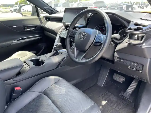 トヨタ ハリアー Z レザーパッケージ 佐賀県 2020(令2)年 2.7万km ブラック ワンオーナー/12.3インチディスプレイオーディオ/・ナビ/AM/FM/USB/BT/Miracast/AUX/・フルセグTV/・バックカメラ/JBLサウンドシステム/デジタルインナーミラー/ブラインドスポットモニター/黒革シート/前席エアーシート/シートヒーター/前席パワーシート(運転席メモリー付き)/ハンドルヒーター/パワーバックドア/ETC2.0/HUD/電動パーキングブレーキ/オートホールド機能/LEDヘッドライト/スマートキー×2/純正フロアマット/新車保証書/取扱説明書/トヨタセーフティーセンス/・プリクラッシュセーフティー/・レーントレーシングアシスト/・レーンディパーチャーアラート/・レーダークルーズコントロール
