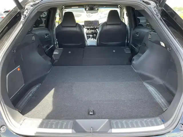 トヨタ ハリアー Z レザーパッケージ 佐賀県 2020(令2)年 2.7万km ブラック ワンオーナー/12.3インチディスプレイオーディオ/・ナビ/AM/FM/USB/BT/Miracast/AUX/・フルセグTV/・バックカメラ/JBLサウンドシステム/デジタルインナーミラー/ブラインドスポットモニター/黒革シート/前席エアーシート/シートヒーター/前席パワーシート(運転席メモリー付き)/ハンドルヒーター/パワーバックドア/ETC2.0/HUD/電動パーキングブレーキ/オートホールド機能/LEDヘッドライト/スマートキー×2/純正フロアマット/新車保証書/取扱説明書/トヨタセーフティーセンス/・プリクラッシュセーフティー/・レーントレーシングアシスト/・レーンディパーチャーアラート/・レーダークルーズコントロール